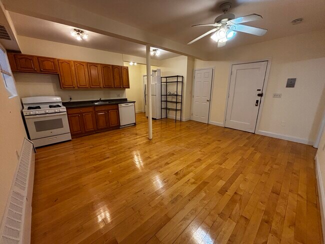 Foto del edificio - 15 Fairbanks St