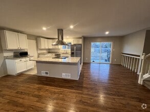 Building Photo - 4765 Nightingale Dr