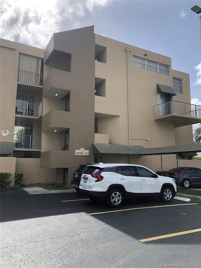 Building Photo - 10700 SW 108th Ave