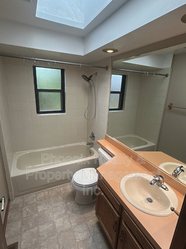 Building Photo - 146 Lois Dr