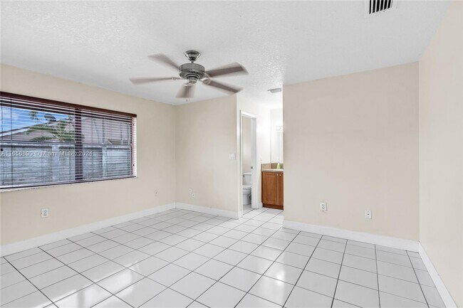 Building Photo - 15570 SW 76th Ln