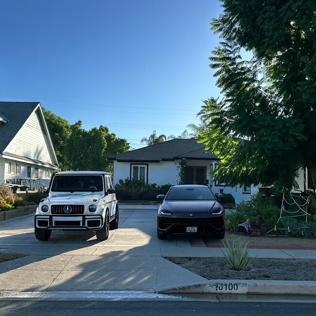 Foto del edificio - 10100 Sophia Ave