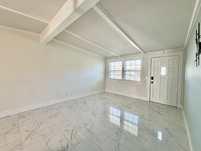 Building Photo - Coastal Living | Updated Duplex Unit