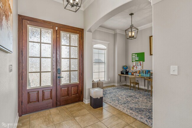 Foto del edificio - Beautiful 4 bedroom/4 Bathroom Home with a Peaceful Backyard