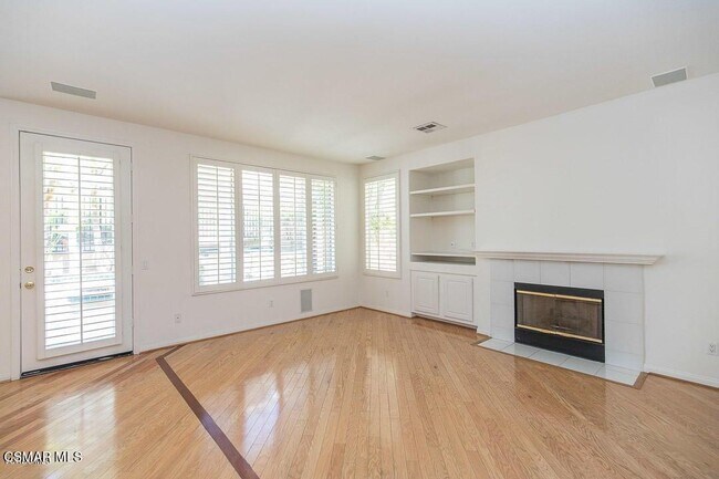 Building Photo - 3035 Hollycrest Ave