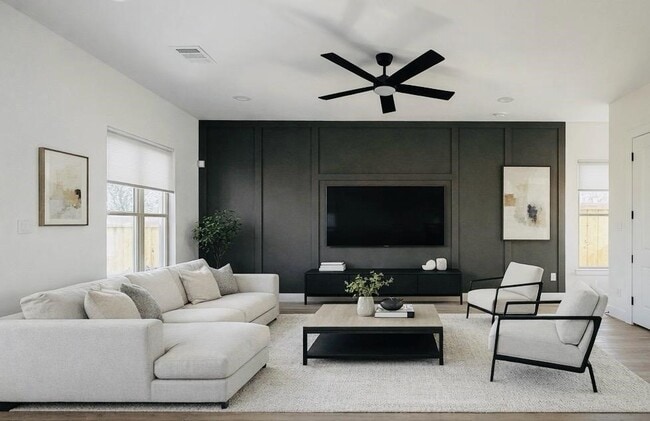 Building Photo - 5922 Cebra St