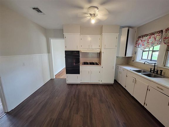 Kitchen - 1173 Schex Dr