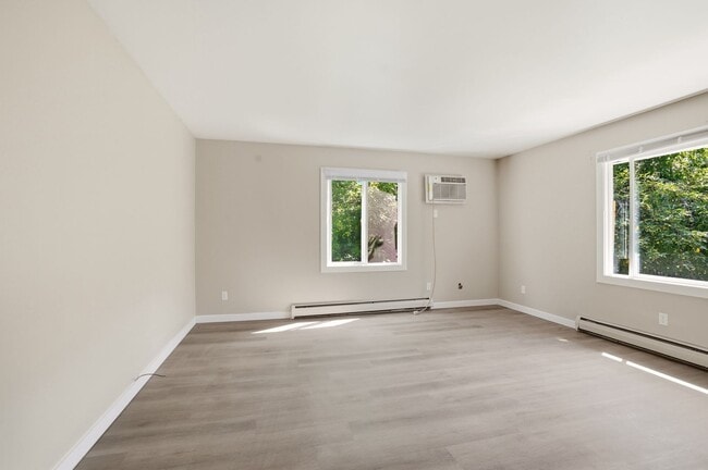 Building Photo - Freshly Remodeled Studio in the Heart of Waukesha!