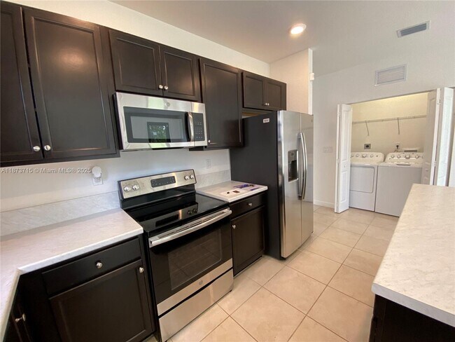 Foto del edificio - 2424 SE 3rd St