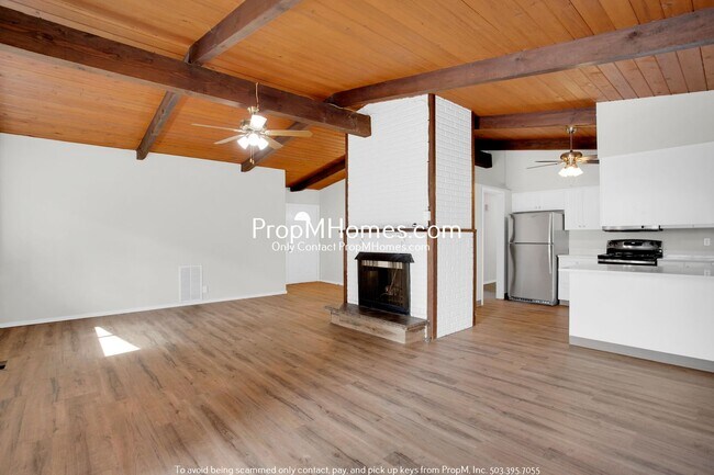 Building Photo - Fully Updated Home in Aloha - Large Yard!