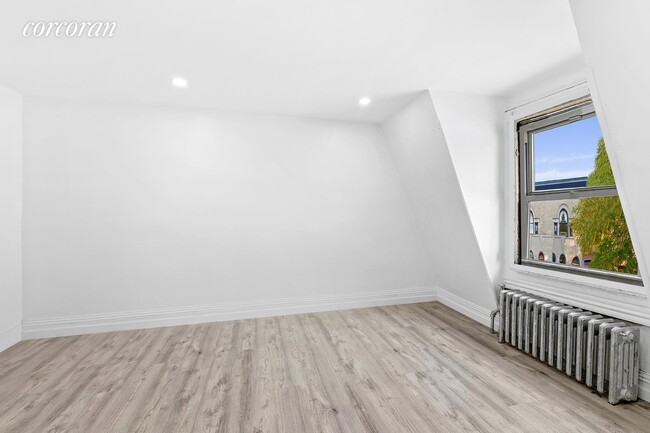Building Photo - 882 St Johns Pl