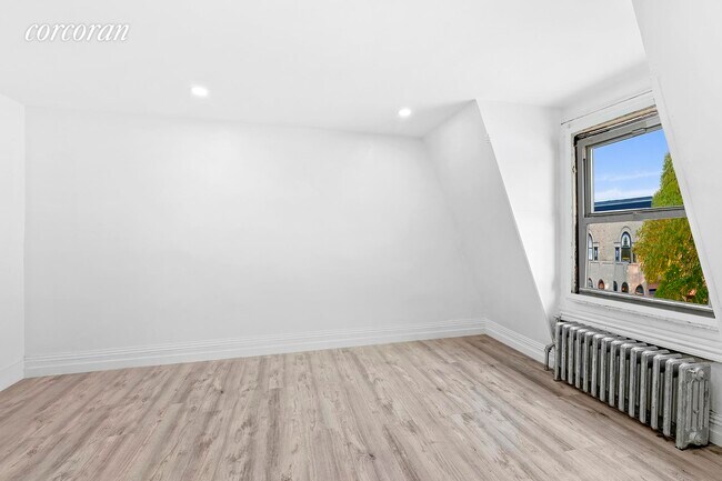 Foto del edificio - 882 St Johns Pl
