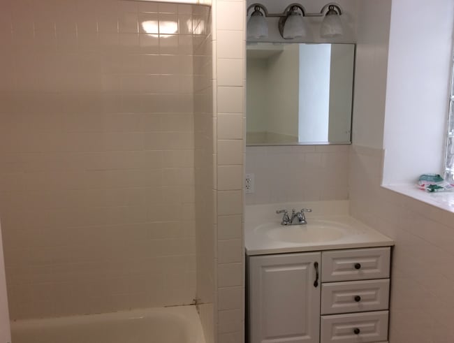 Building Photo - 207 Park Dr