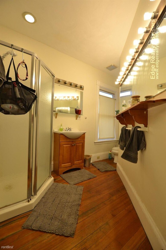 Foto del edificio - 6 br, 2 bath  - 40 Pratt St