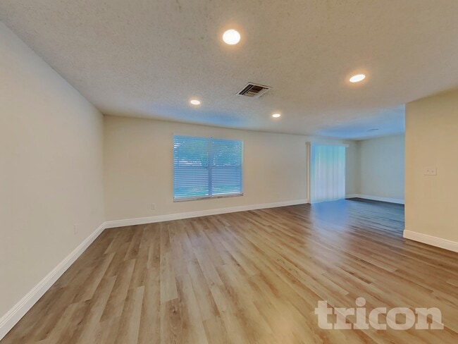 Foto del edificio - 15936 Winding Dr