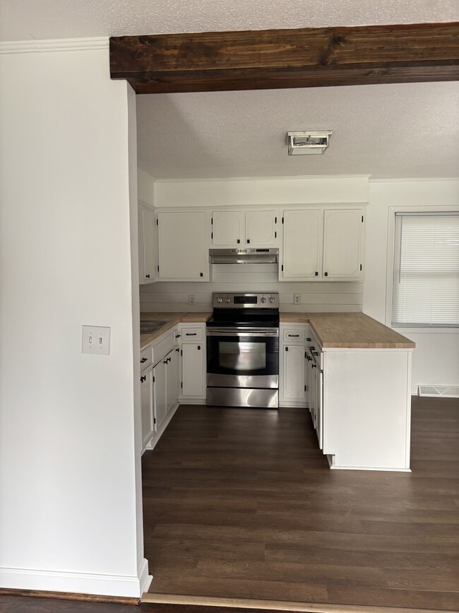 Building Photo - 307 N 12th Ave