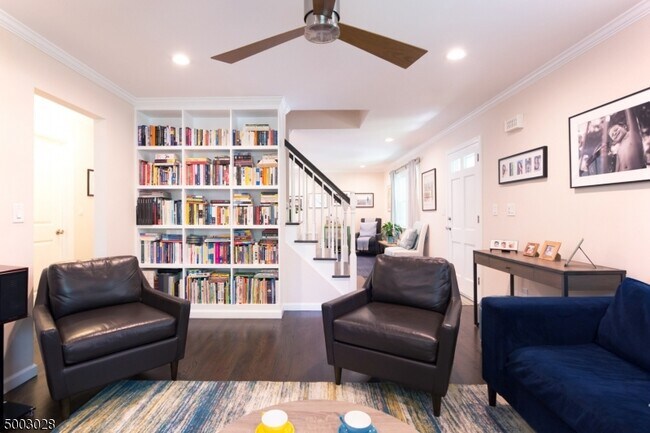 Building Photo - 3 Daniel St