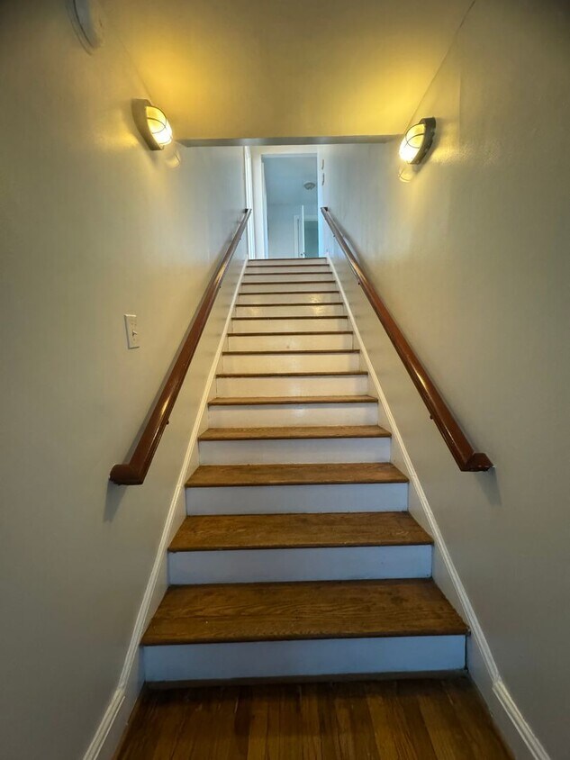 Foto principal - 2 Bedroom 1 Bathroom Apartment in Rosewood...