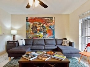 Building Photo - 2425 Ashdale Dr
