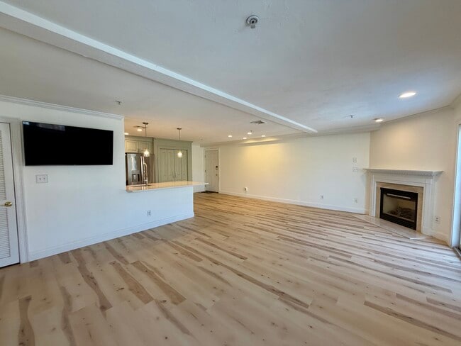 Building Photo - 29 Maple St