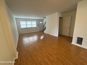 Building Photo - 156 Primrose Ln