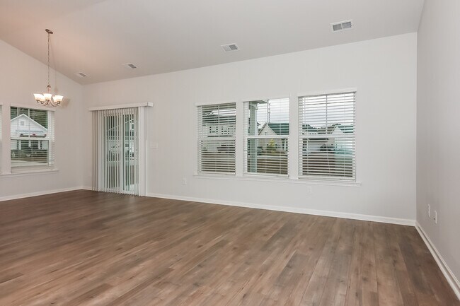 Foto del edificio - 534 Royal Jay Ln