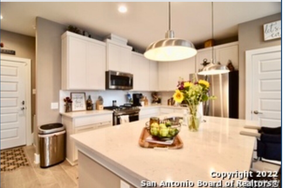 Foto principal - 1151 E Sandalwood Ln