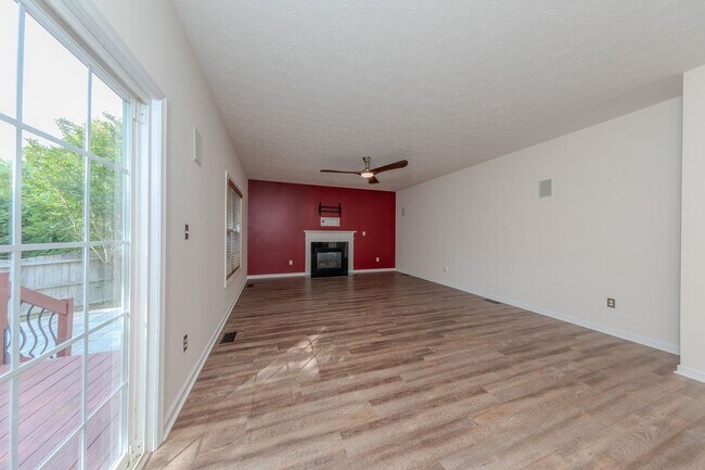 Foto del edificio - 103 Bluffs Cir
