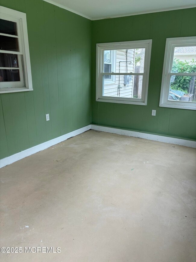 Building Photo - 609 Cable Ave