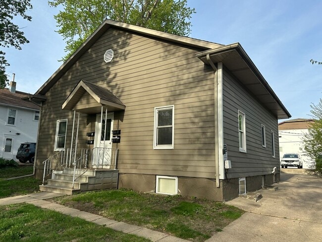 Building Photo - 917 Plex