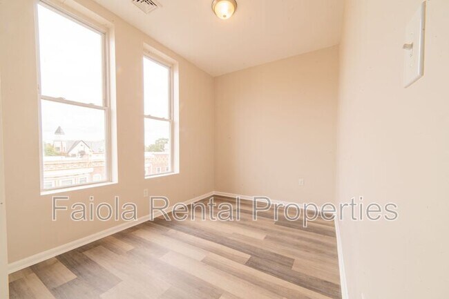 Foto del edificio - 112 N High St