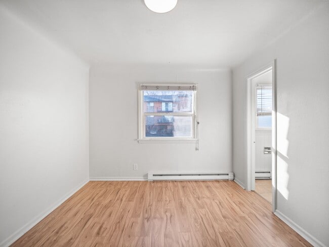 Building Photo - GREAT LOWER SOUTH HILL LOCATION CLOSE TO H...