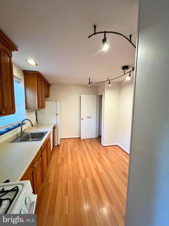 Building Photo - 213 Gentry Ave