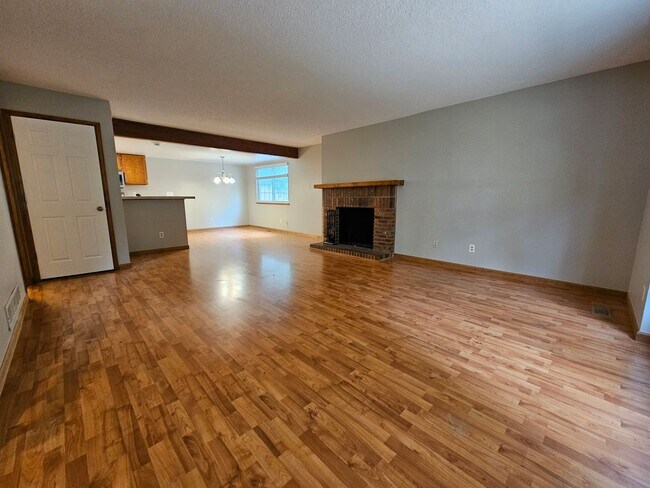 Foto del edificio - Aurora Highlands 3 Bed 2 1/2 Bath House w/...
