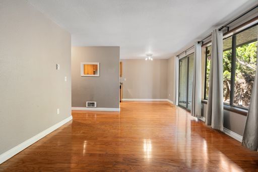 Foto del edificio - Totem Lake Condo For Rent!