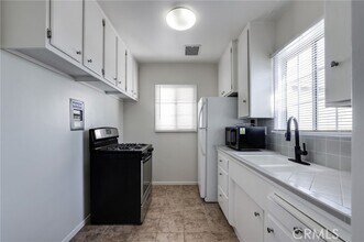 Building Photo - 139 10th St