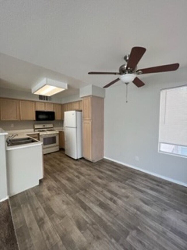 Building Photo - 2 br, 2 bath House - 5150 Mandalay Springs...