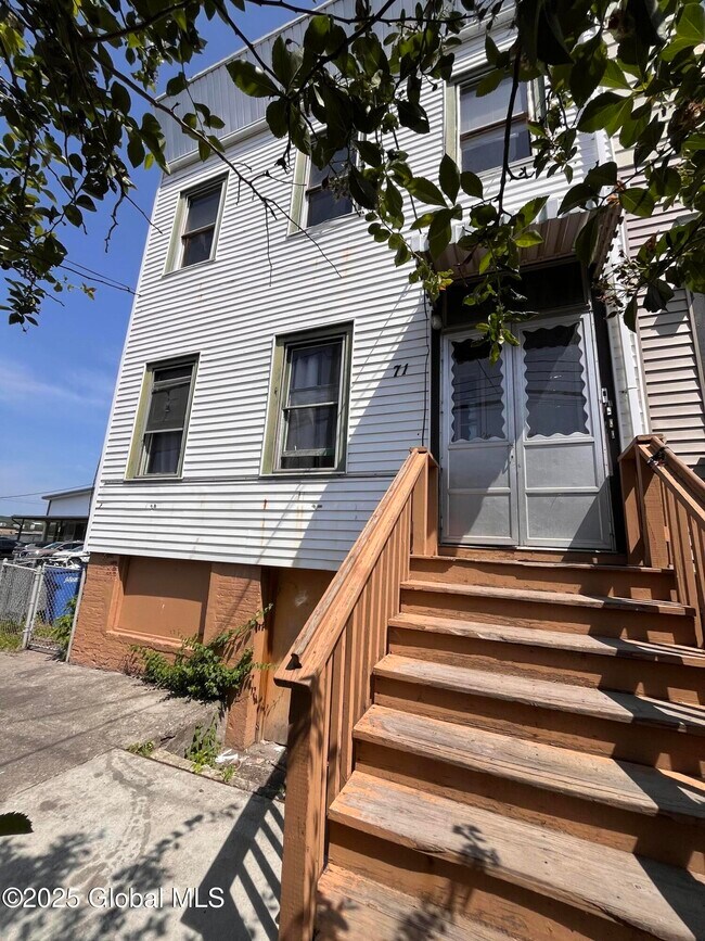 Foto del edificio - 71 Watervliet Ave