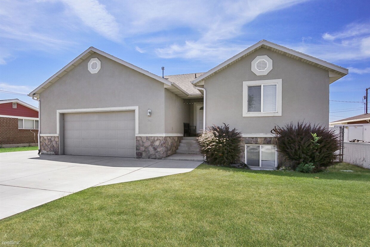 Primary Photo - 3 br, 2 bath Duplex - 1935 West 4975 South B