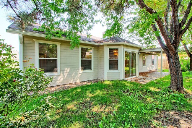 Foto del edificio - 598 Garnet Dr