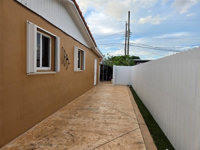 Foto del edificio - 4955 NW 178th Terrace