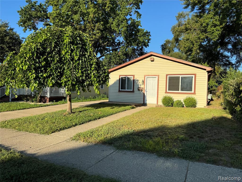 Foto principal - 29045 Howard Ave