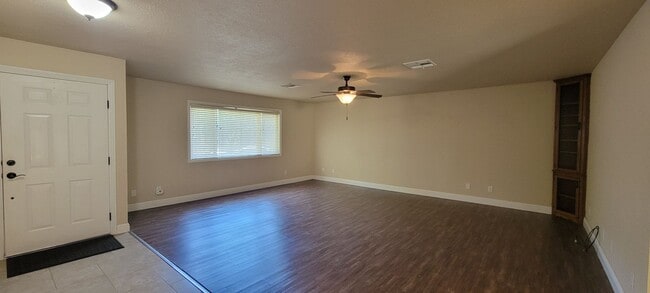 Building Photo - Ranch Style Home In Country Setting