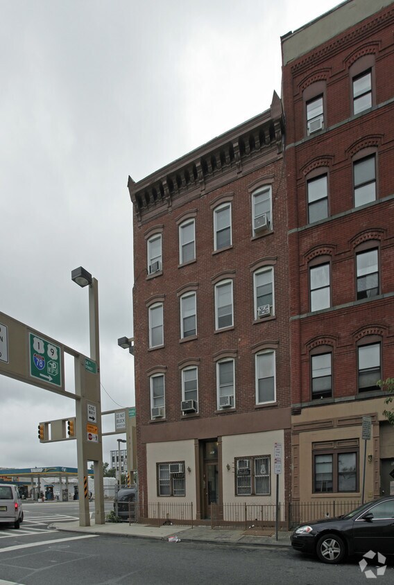 Foto del edificio - 597 Grove St