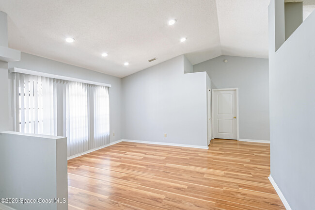 Building Photo - 930 Degroodt Rd SW