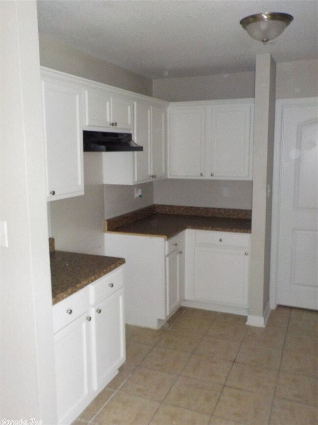 Building Photo - 16008 Autumn Cove