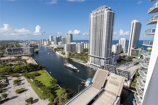 Foto del edificio - 2602 E Hallandale Beach Blvd