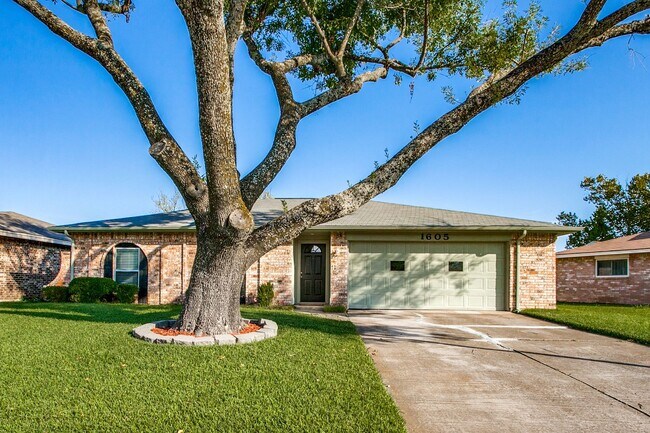 Foto del edificio - Move-In Ready Home with Fresh Updates and ...