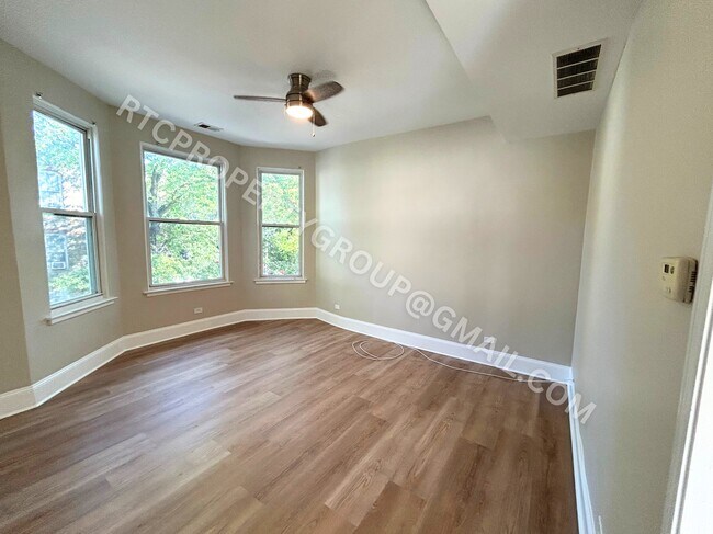 Living Room - 1854 N Kedvale Ave