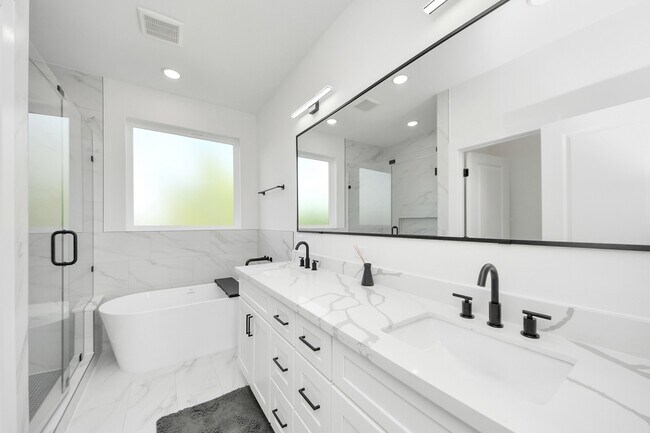 Foto del edificio - 2424 Harrington St